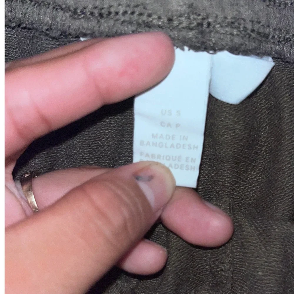 H&M Basics Women's‎ Olive Green Drawstring Waist Athletic Lounge Shorts - Picture 2 of 4